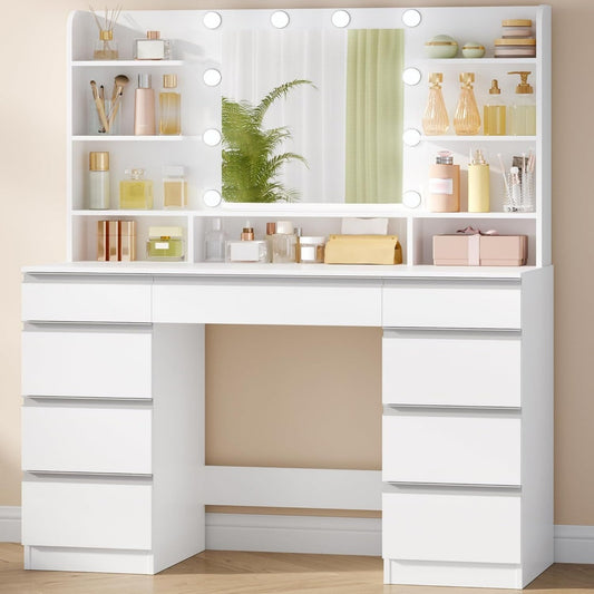Petite coiffeuse en MDF et verre